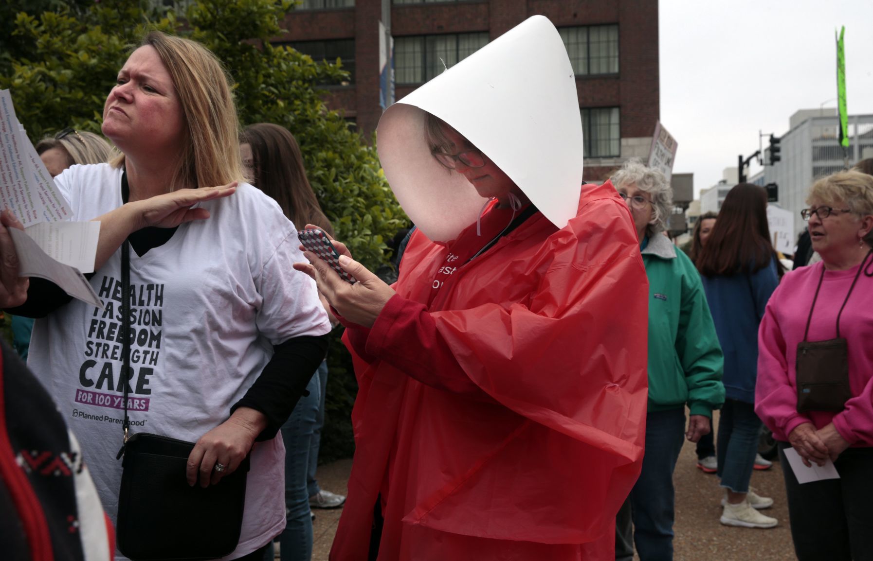 Hundreds rally for abortion rights, against near-total ban